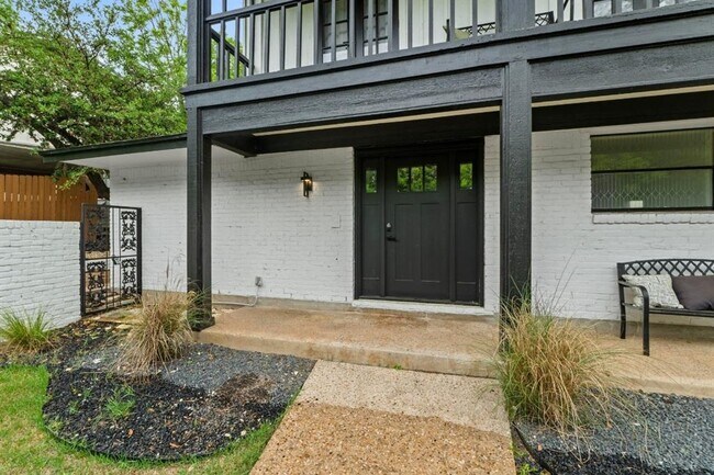 Building Photo - 3520 Highland View Dr