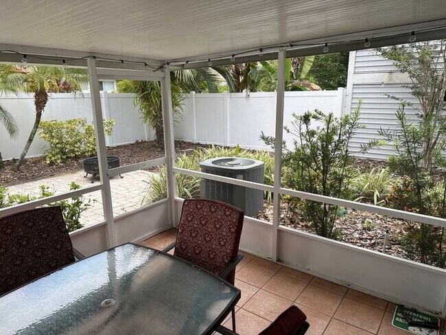 Building Photo - Cozy 3 bed 2.5 bath home in the heart of O...