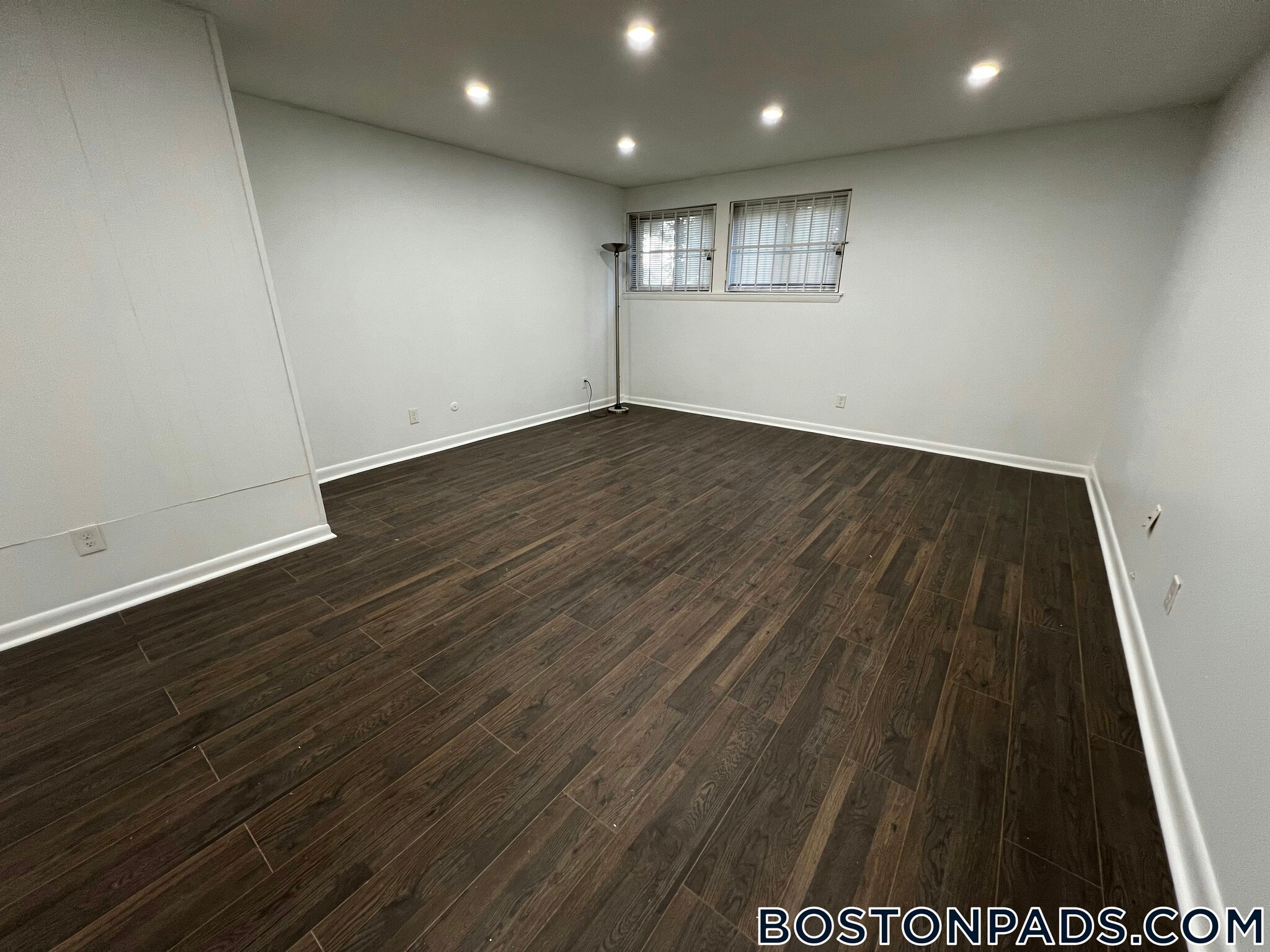 Building Photo - 20 Hubbard Park Rd