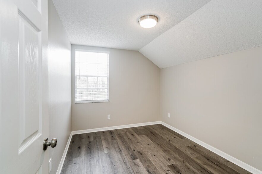 Building Photo - 1424 Dew Bloom Rd