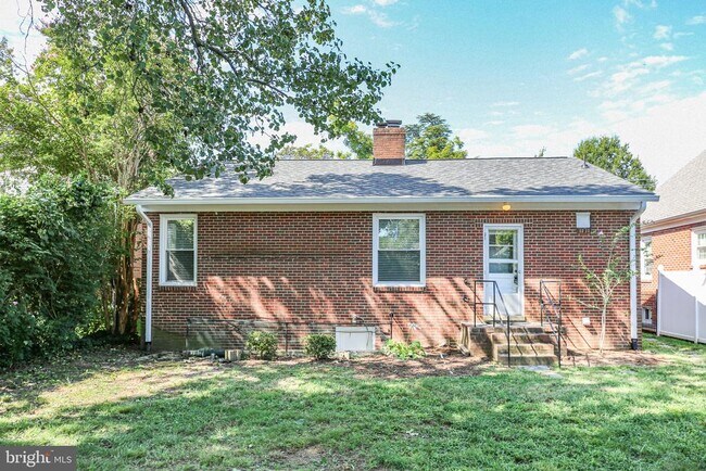 Building Photo - 1213 Stafford Ave