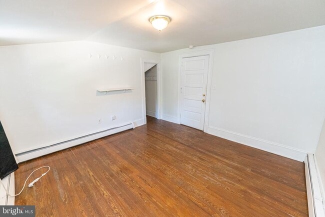 Building Photo - 733 Camden Ave