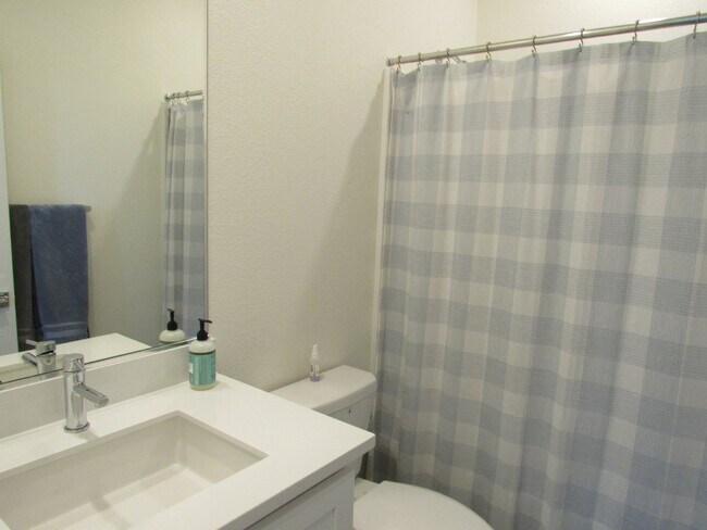 Building Photo - Gorgeous 4 Bed, 2.5 Bath Townhome in Prime Location near Downtown Livermore