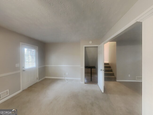 Building Photo - 6471 Chickasaw Dr