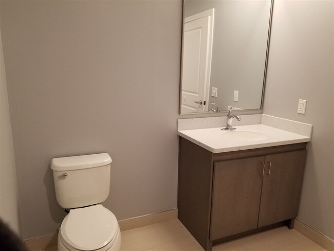 Building Photo - 52 E Ridge Dr