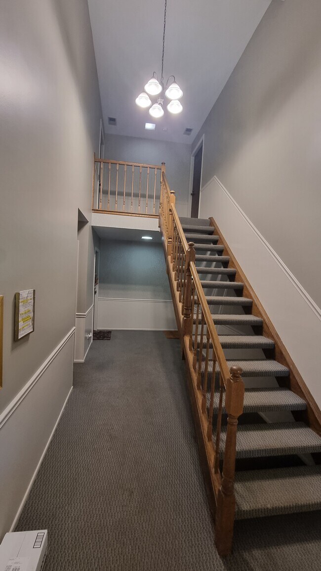 Building Photo - 1045 Auburn Ln