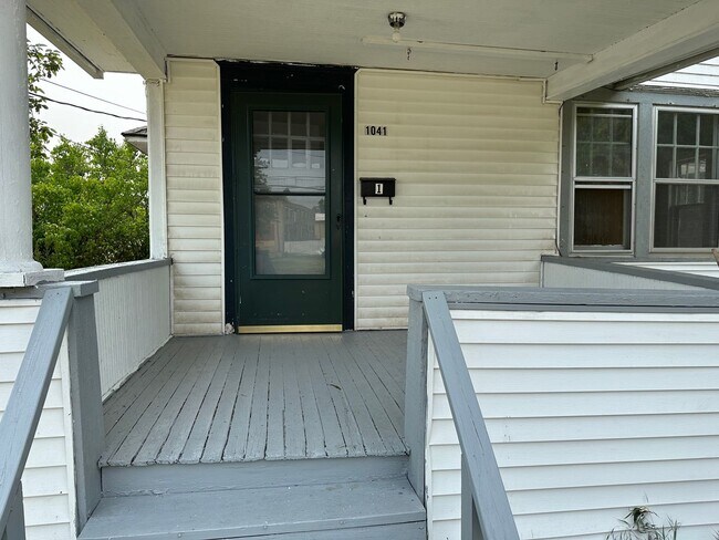 Primary Photo - 1041 Cassopolis St