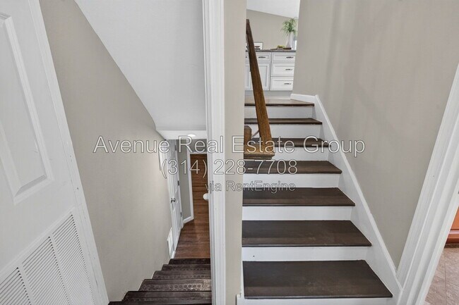Building Photo - 6 The Knolls Ln