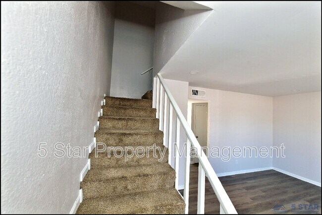 Building Photo - 1916 Lee Elder Dr