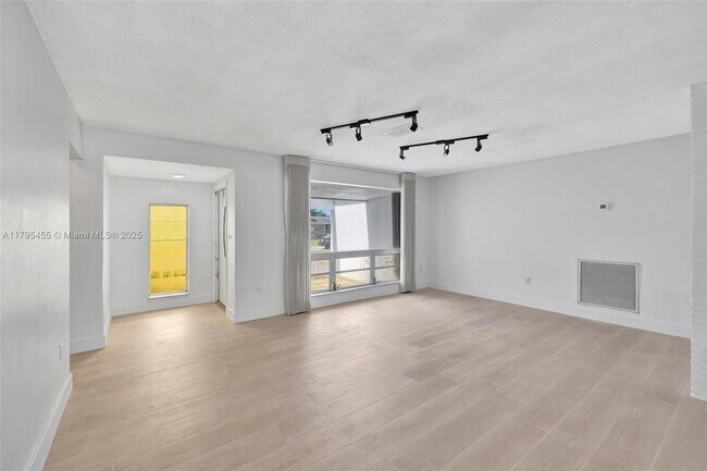 Building Photo - 9121 SW 54th Pl
