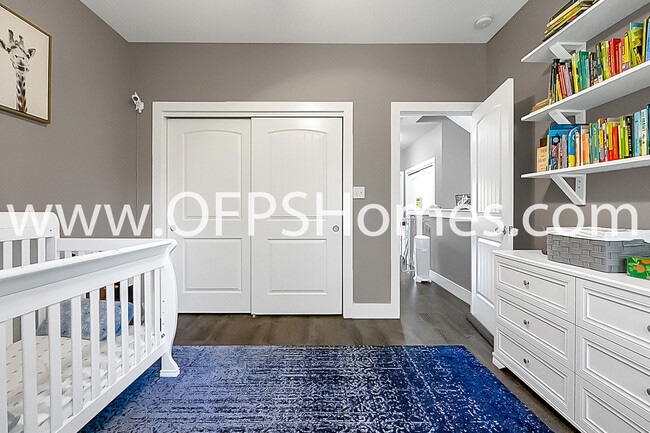 Building Photo - 712 Cypress Dr