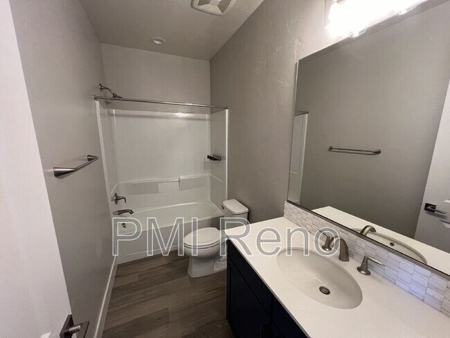 Building Photo - 2176 Selway Dr