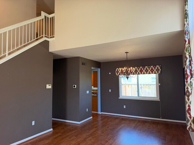 Building Photo - 720 Legends Pl
