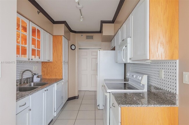 Building Photo - 7330 Ocean Terrace