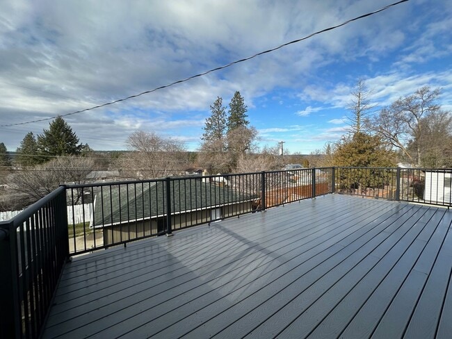 Building Photo - Spacious Northside 4-Bed, 2-Bath Ranch with Hardwood Floors