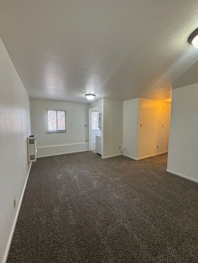 Building Photo - Charming Riverfront Cottage in Verdi – One...