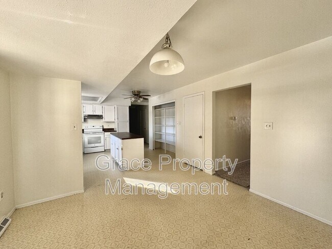 Building Photo - 5728 S Kenton St