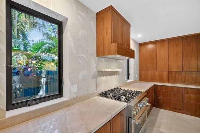 Building Photo - 2330 Overbrook St