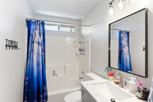 Building Photo - 907 Shadywood Cir