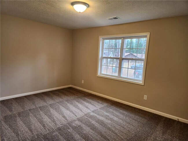 Building Photo - 1285 S Lea Ct SE