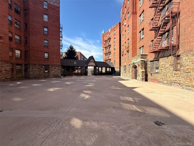 Building Photo - 106 Highland Ave
