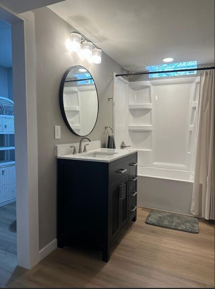 Lower Full Bath - 5322 S Menard Dr