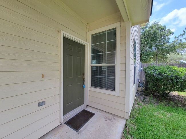 Building Photo - BEAUTIFUL 3 BEDROOM 2 BATH TOWNHOME THAAT ...