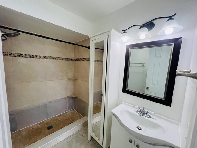 Building Photo - 3941 Atrium Dr