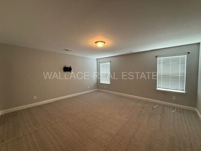 Building Photo - BEAUTIFUL 4 BEDROOM HOUSE IN LENOIR CITY!!!