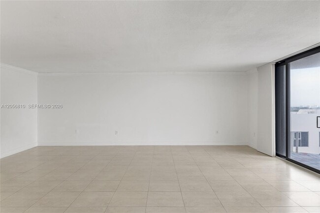 Building Photo - 6061 Collins Ave