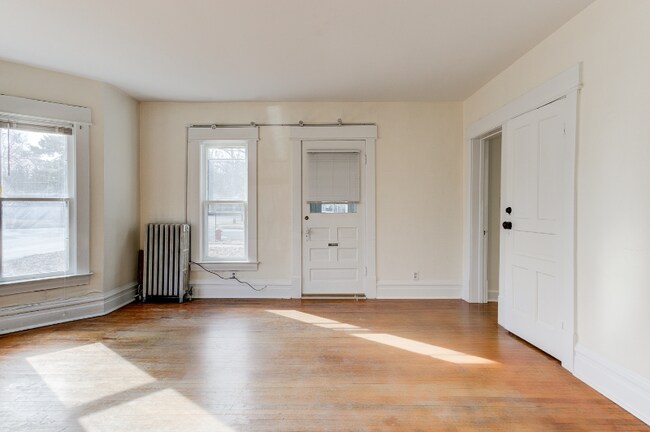 Building Photo - 302 W Fifteenth St