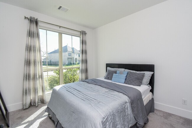 Building Photo - 823 Sarasota Shore Dr