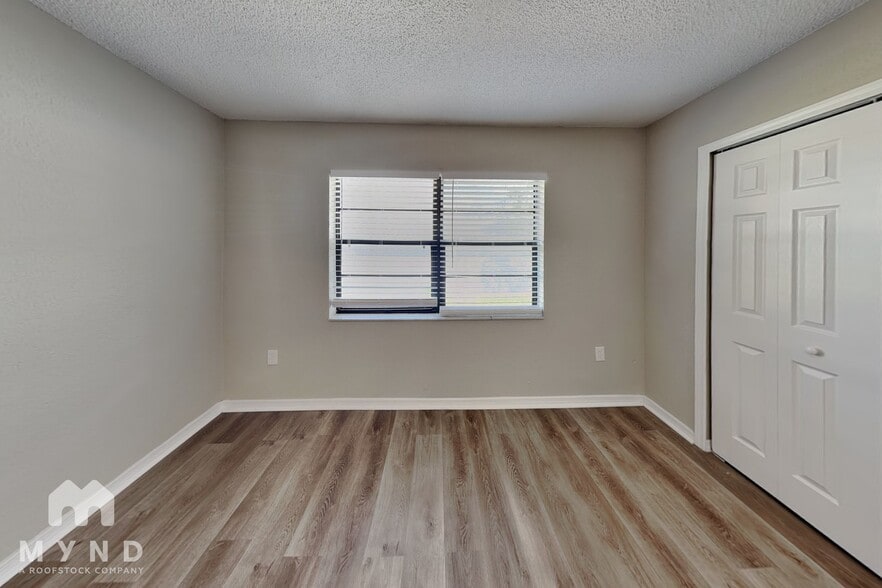 Building Photo - 10327 Lansfield St
