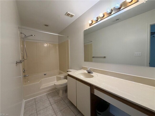 Building Photo - 5608 Tourmaline Ct