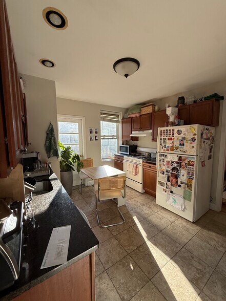 Building Photo - 224 Hanover St