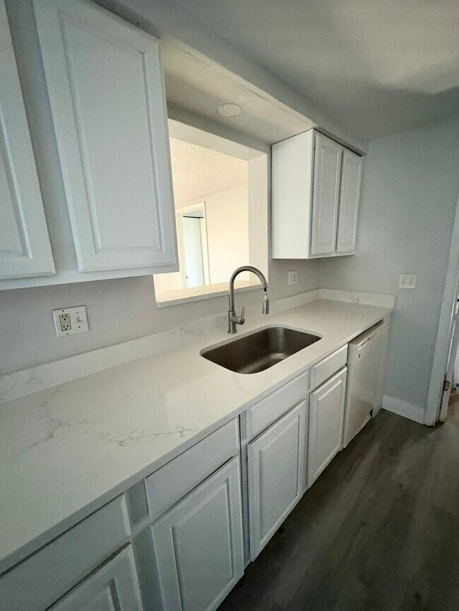 Building Photo - 3606 Blackhawk Dr