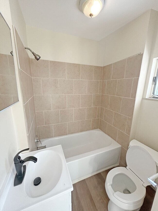 Building Photo - 36 Hickory St