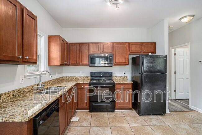 Building Photo - 2829 3rd Ave SW
