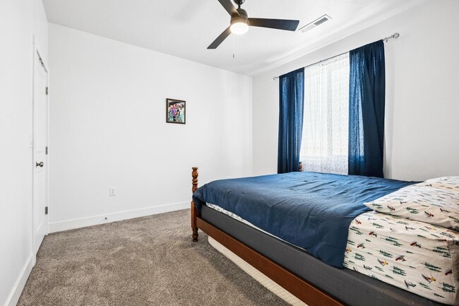 Building Photo - 438 N Stone Mountain Dr