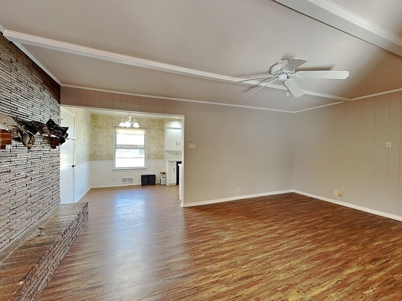 Building Photo - 13630 Willow Bend Rd