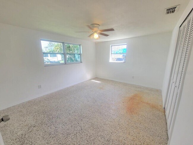 Building Photo - 13637 Maria Dr