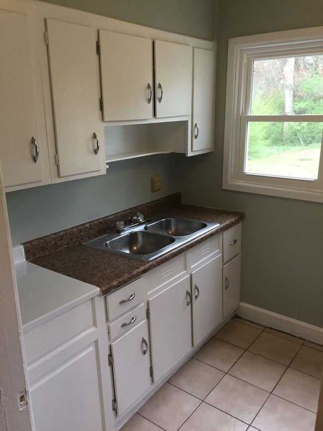 Building Photo - 2BD Duplex in Pendleton for Rent! Only $1,...