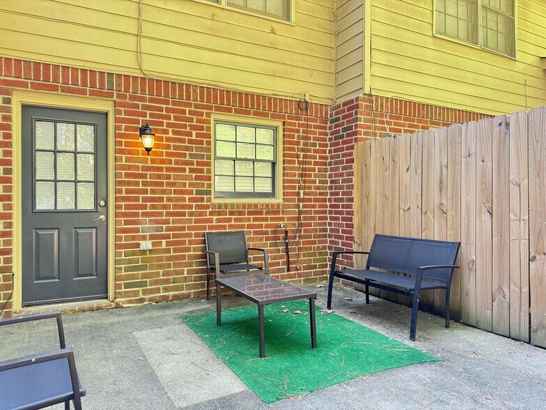 Building Photo - 1275 Sweet Pine Dr