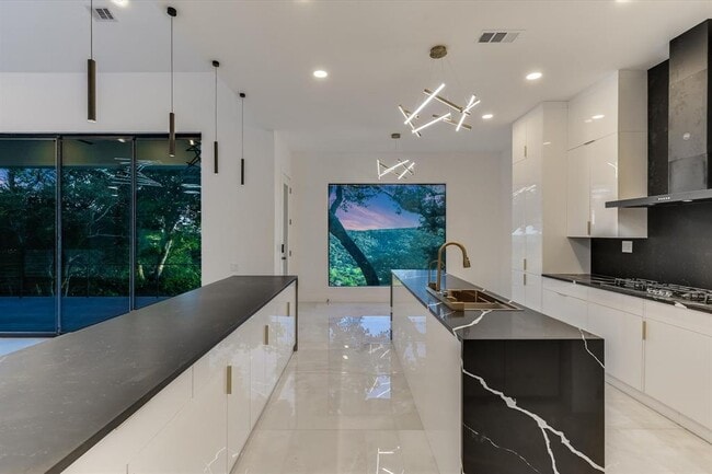 Building Photo - 9409 Bell Mountain Dr