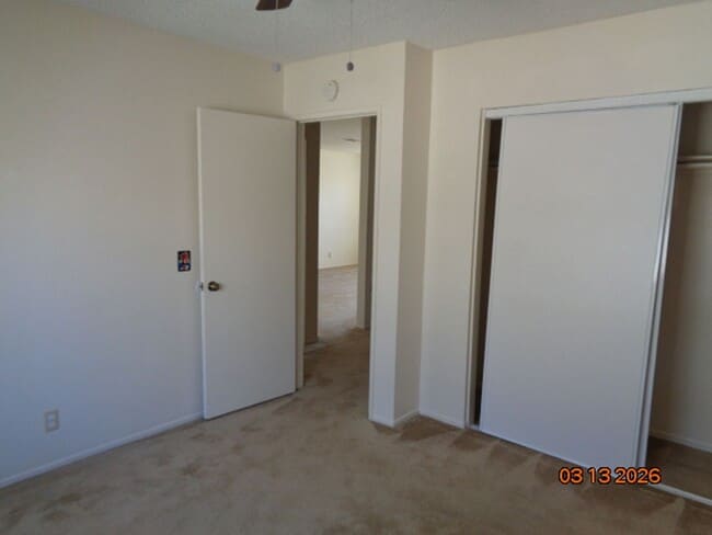 Building Photo - VanDam/Desert