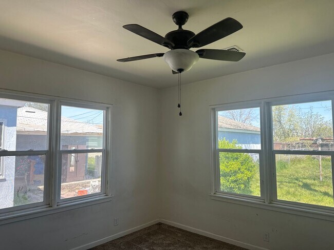 Building Photo - Charming home in Hanford, Ca