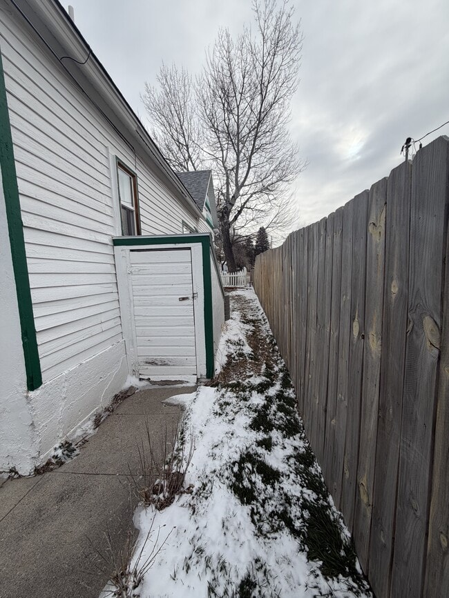 Building Photo - 338 N 2nd St