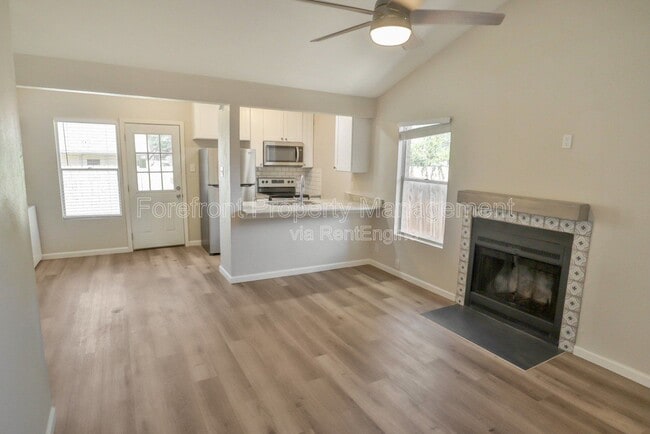 Building Photo - 5613 Lochmoor