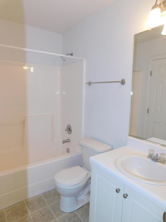 Building Photo - 1228 Longpoint Dr
