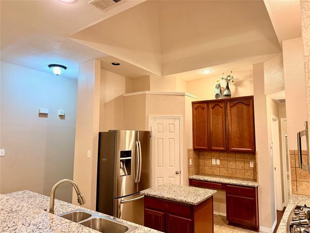 Building Photo - 3210 W Glenwood Dr